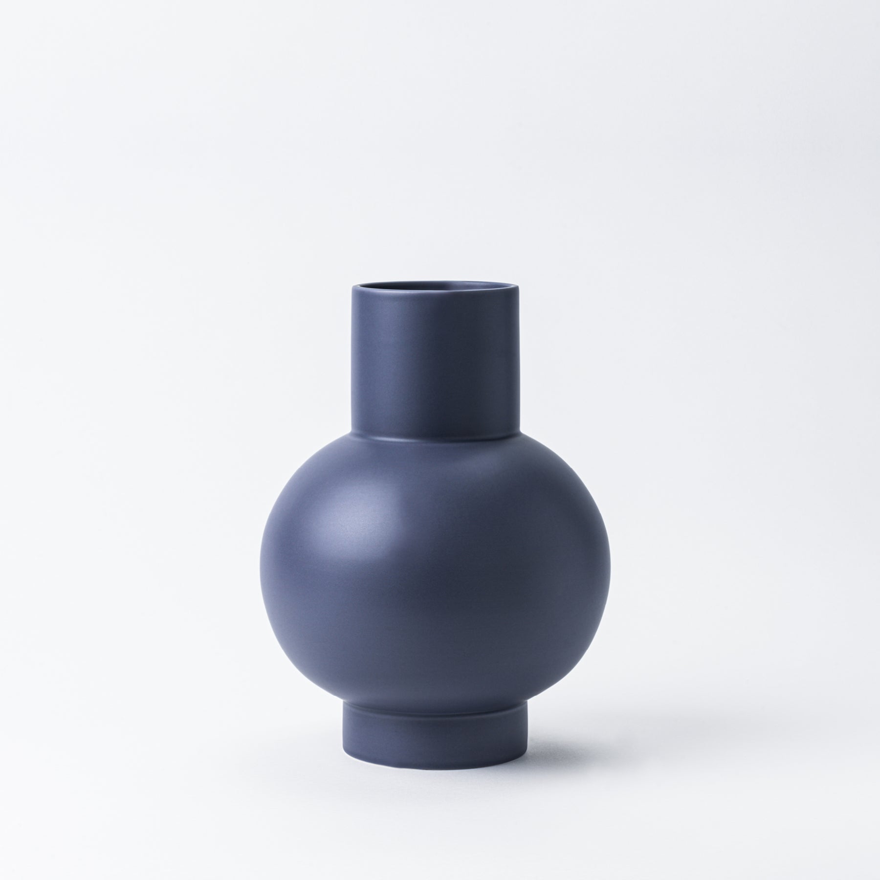 nicholai-wiig-hansen-strom-vase-large-purple-ash-us-4528807772209_0.jpg