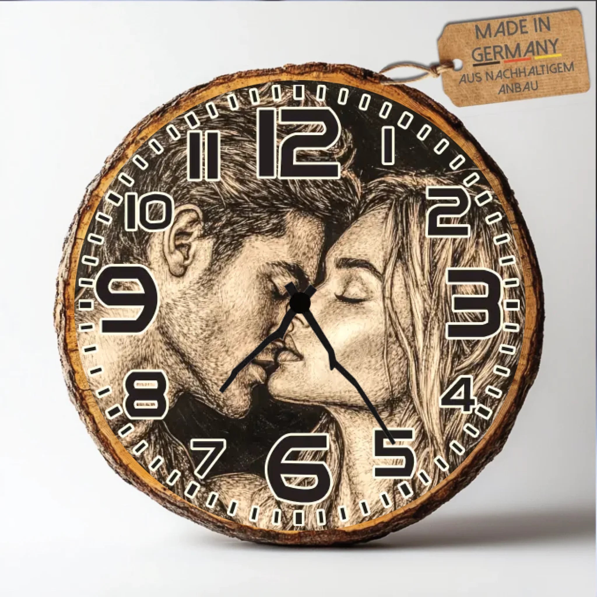 personalisierte-wand-holz-uhr-mit-bild-gravur-auf-einer-baumscheibe-us-9539730931976_0.webp