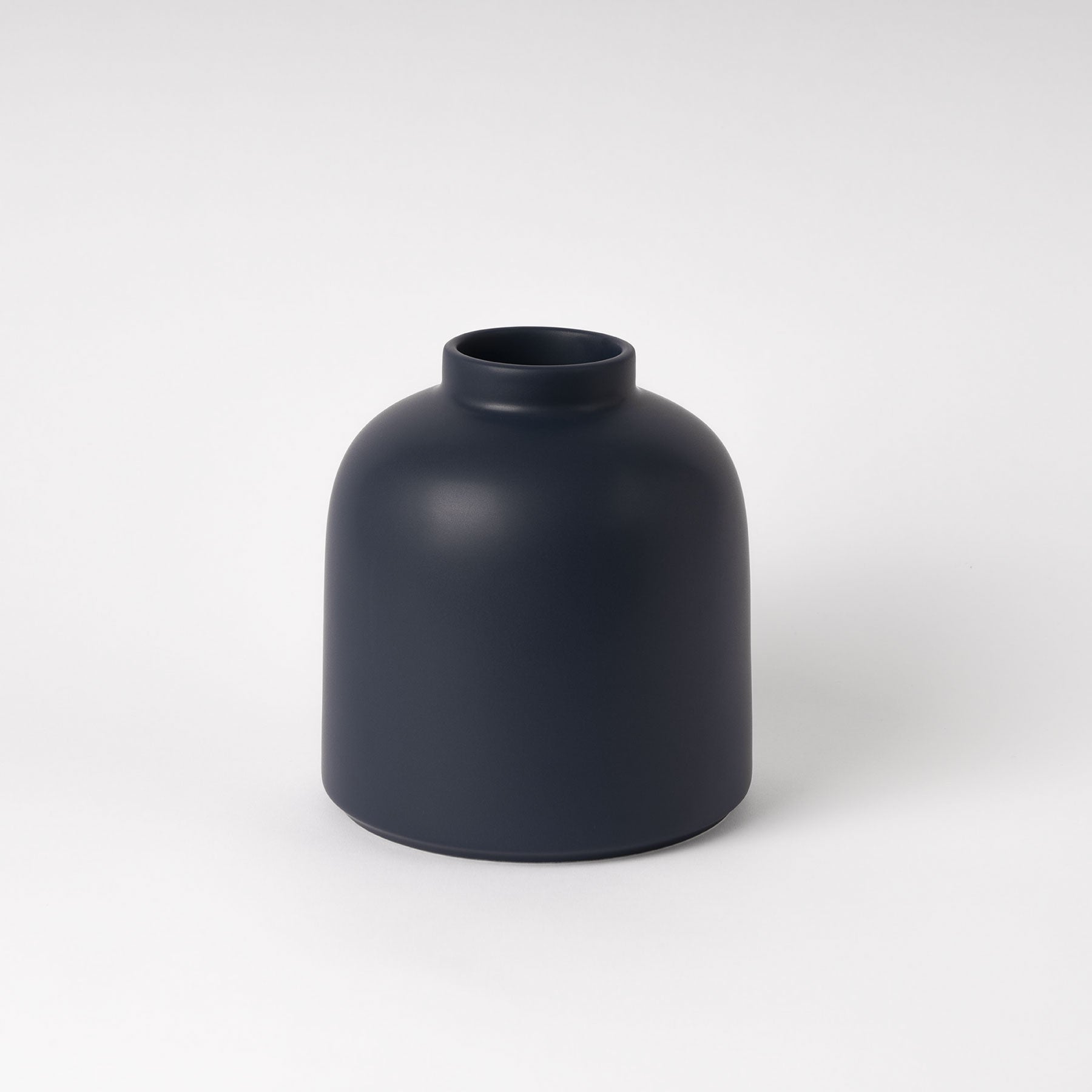 omar-sosa-omar-vase-dark-blue-us-7044077387969_0.jpg
